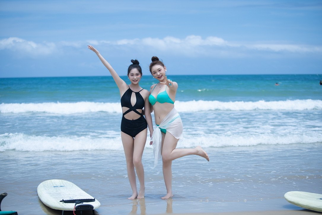 闺蜜海边合影